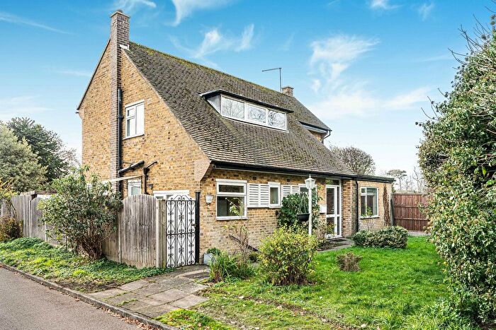 3 Bedroom Detached House For Sale In The Causeway, Potters Bar, EN6