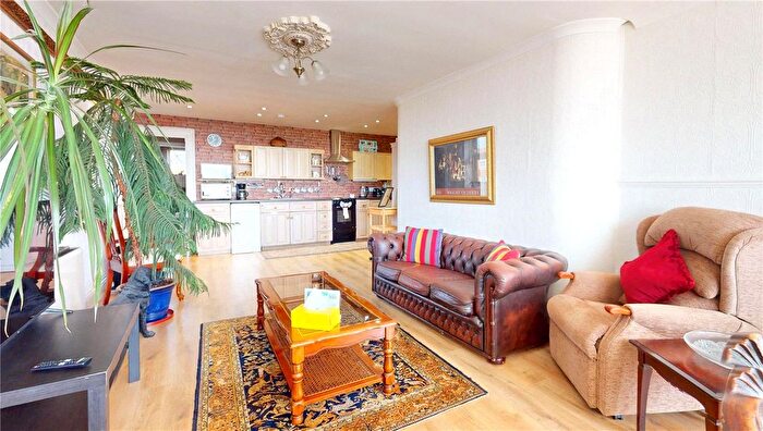 2 Bedroom Flat To Rent In Brighton Road, Lancing, West Sussex, BN15