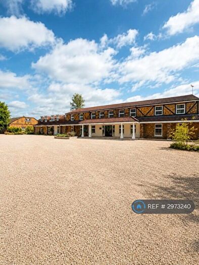 6 Bedroom Detached House To Rent In Grays Park Road, Slough, SL2