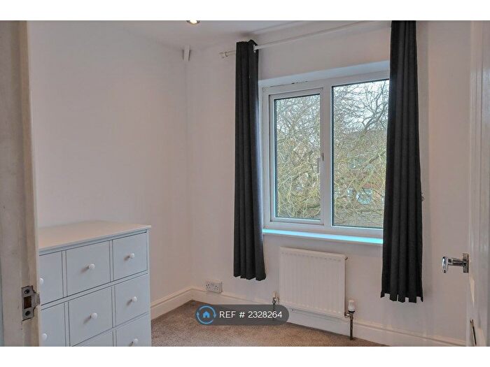 5 Bedroom Semi-Detached House To Rent In Hollybank, York, YO41