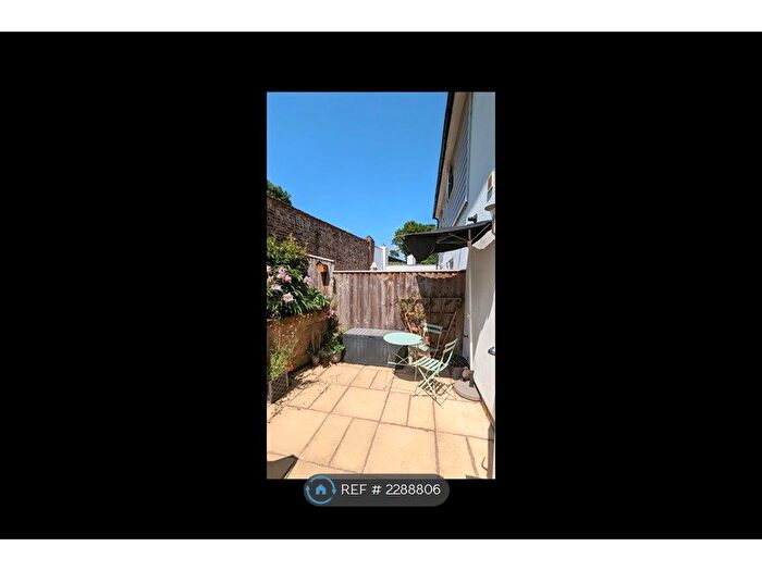 2 Bedroom Flat To Rent In Bovemoors Lane, Exeter, EX2