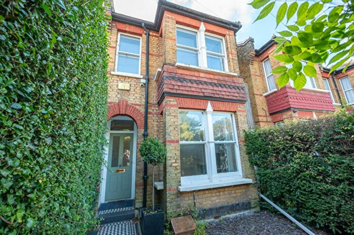 6 Bedroom Semi-Detached House To Rent In Nether Street, North Finchley, London, N12
