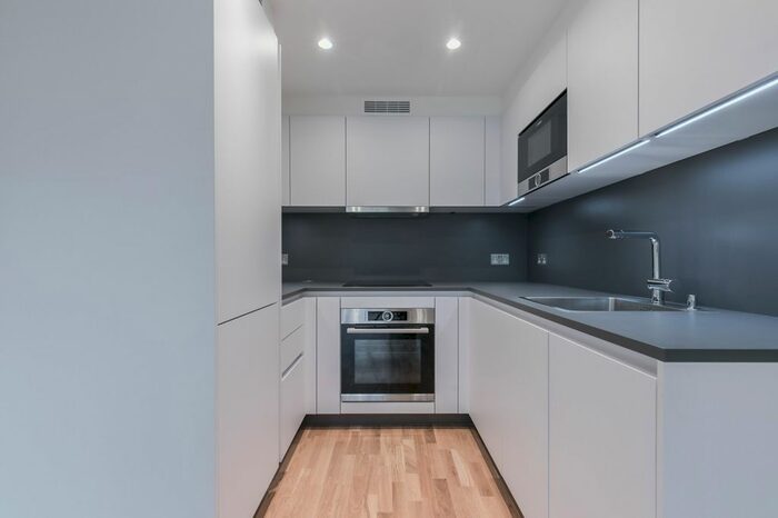 2 Bedroom Flat To Rent In Creighton Avenue, London, N2