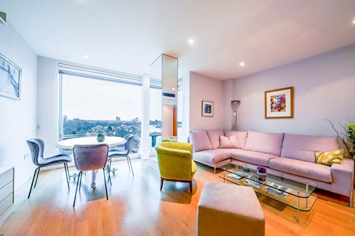 2 Bedroom Flat To Rent In Brewhouse Lane, London, SW15