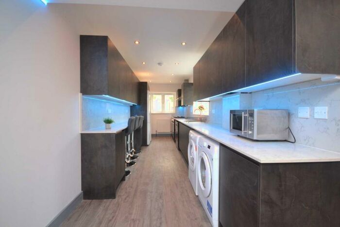 6 Bedroom Terraced House To Rent In Blenheim Road, Reading, RG1