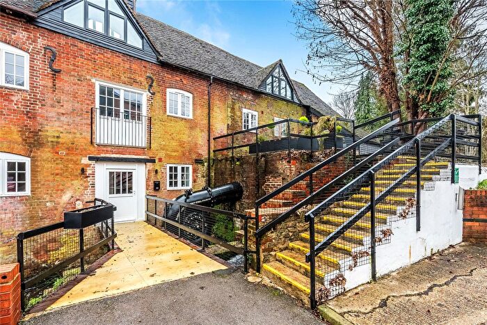 1 Bedroom Flat For Sale In Godalming, Surrey, GU7