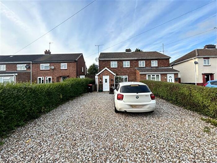 3 Bedroom House To Rent In St. Catherines Avenue, Bletchley, Milton Keynes, MK3
