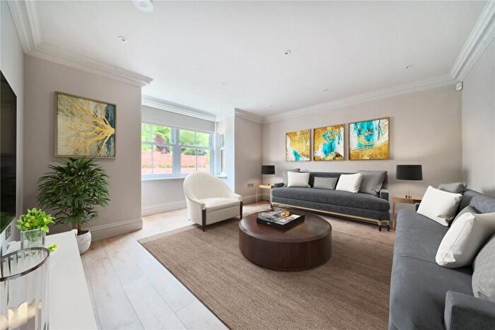 4 Bedroom Detached House To Rent In Woking, Surrey, GU22