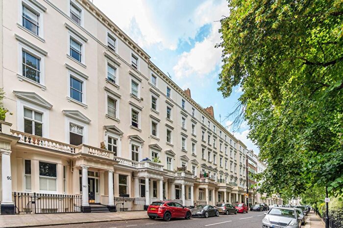 2 Bedroom Flat To Rent In St George's Square, Pimlico, London, SW1V