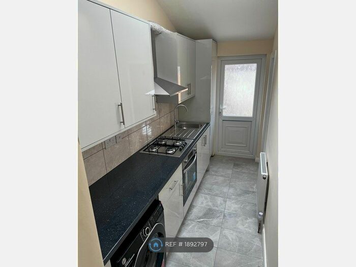 2 Bedroom Flat To Rent In Kingsley Road, Hounslow, TW3