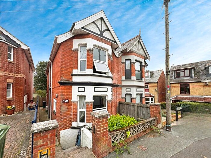 3 Bedroom Semi-Detached House For Sale In Oakfield Road, East Cowes, Isle Of Wight, PO32