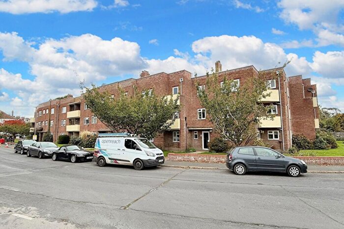 2 Bedroom Flat For Sale In Bridport, DT6