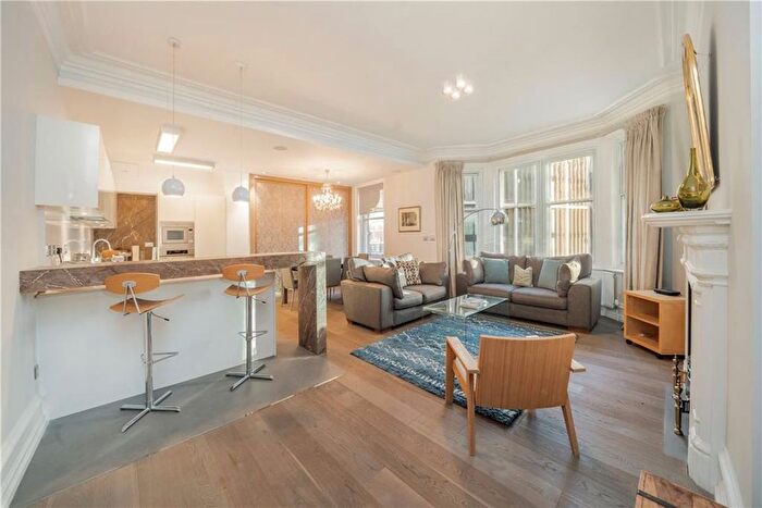 2 Bedroom Flat To Rent In Park Mansions, London, SW1X