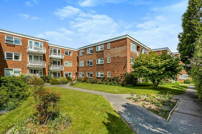 2 Bedroom Flat To Rent In Hamilton Court, Chilston Road, Tunbridge Wells, Kent, TN4