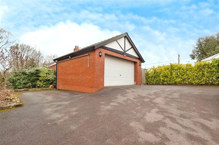 4 Bedroom Detached House For Sale In Primrose Crescent, Glossop, Derbyshire, SK13