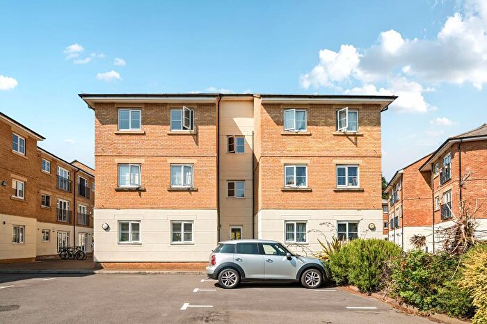 2 Bedroom Apartment To Rent In Grandpont Place, Oxford, OX1