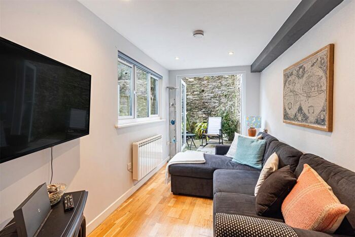1 Bedroom Flat To Rent In Clarence Street, Dartmouth, TQ6