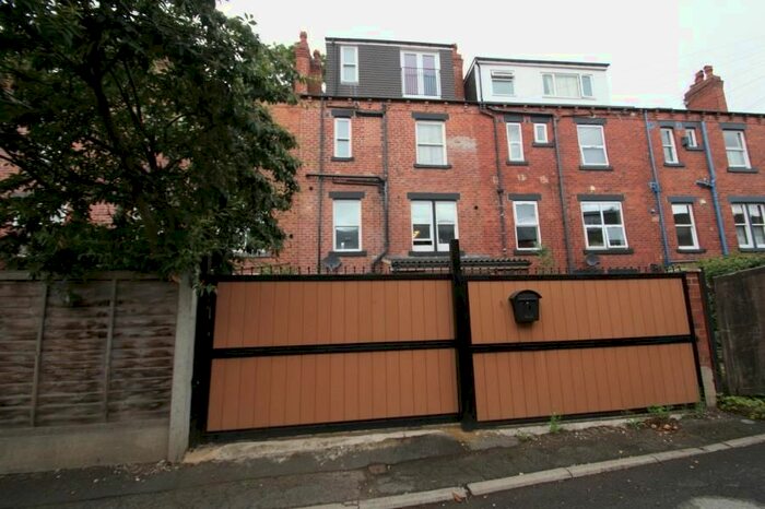 2 Bedroom Property To Rent In Back Markham Avenue, Leeds, LS8
