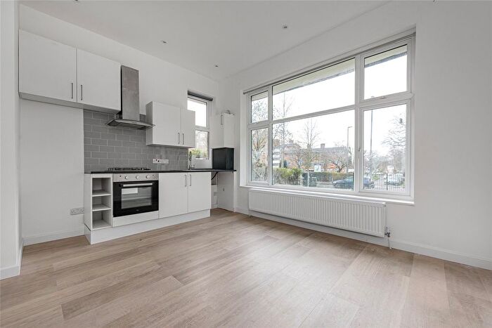 1 Bedroom Flat To Rent In Aldrington Road, Tooting Common, London, SW16