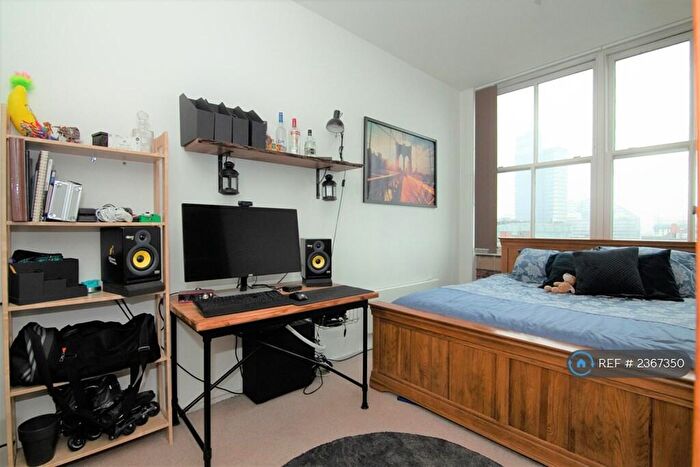 2 Bedroom Flat To Rent In Church Street, Manchester, M4