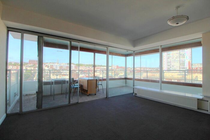 2 Bedroom Flat To Rent In Bedford Towers, Brighton Seafront, BN1