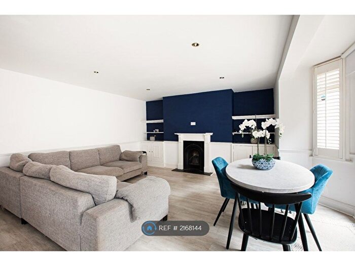 2 Bedroom Flat To Rent In Clapham Road, London, SW9