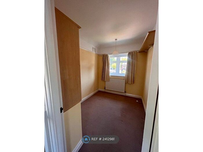 3 Bedroom Semi-Detached House To Rent In Elmbridge Drive, Ruislip, HA4
