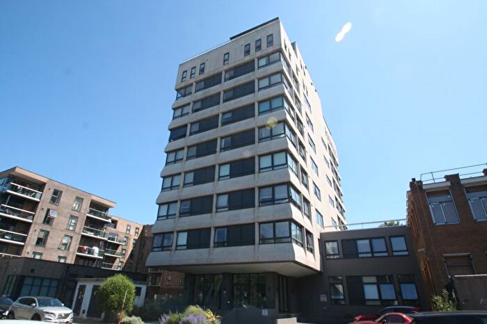 1 Bedroom Flat For Sale In The Causeway, Worthing, BN12
