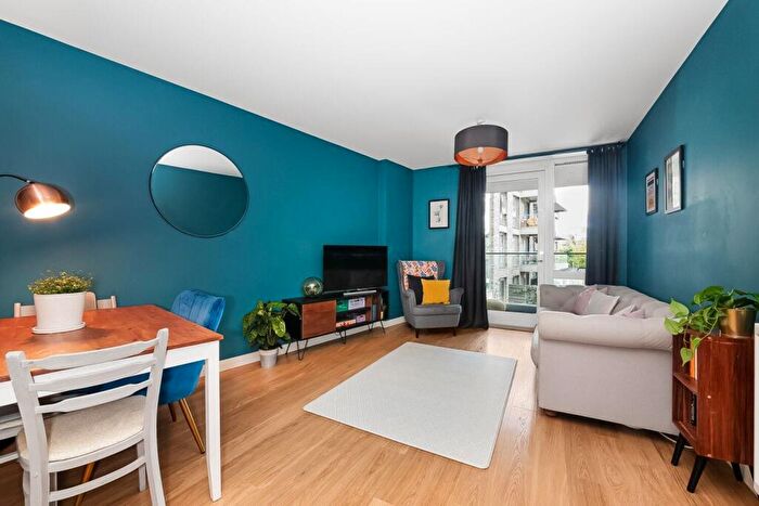 2 Bedroom Apartment To Rent In Woods Road, Peckham, London, SE15