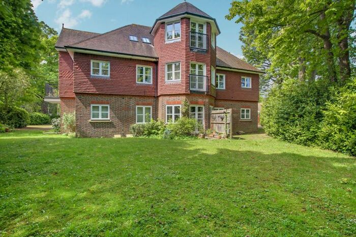 2 Bedroom Apartment To Rent In Ringley Avenue, The Oriel, RH6