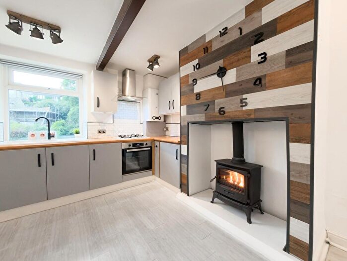 1 Bedroom Terraced House For Sale In Scotgate Road, Honley, Holmfirth, HD9