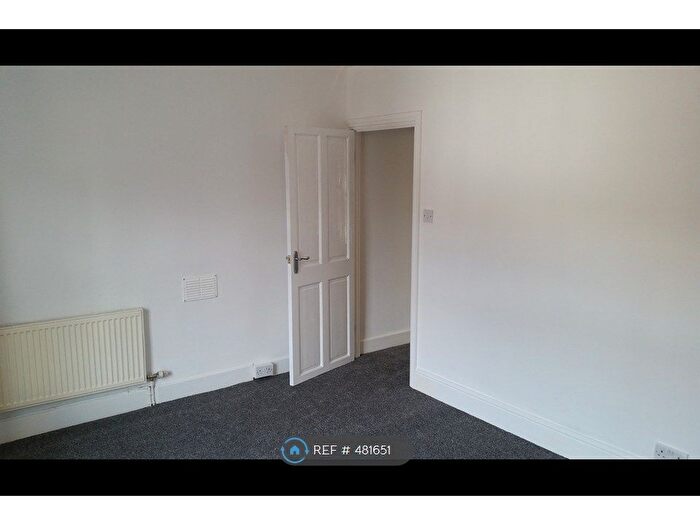 2 Bedroom End Of Terrace House To Rent In High Street West, Glossop, SK13