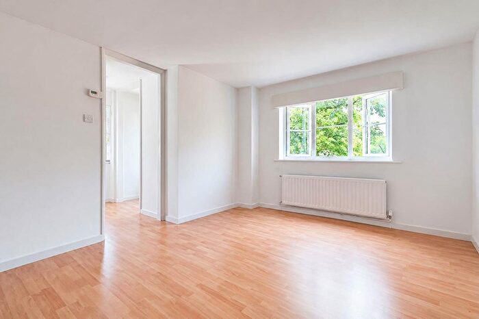 Studio For Sale In Boleyn Way, Barnet, EN5
