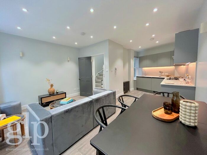 2 Bedroom Town House To Rent In Monmouth Street, London, WC2H