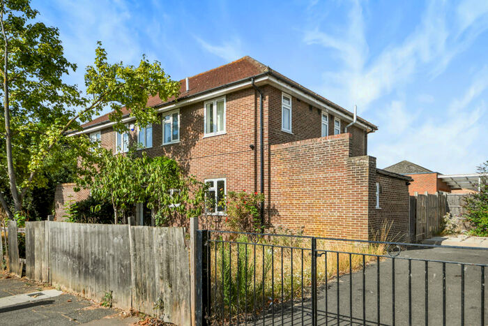 4 Bedroom Detached House To Rent In Chruch Road, EN3