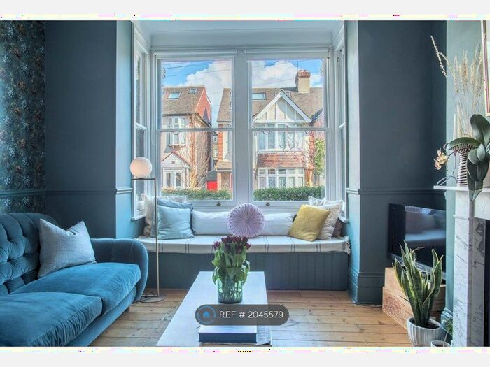 2 Bedroom Flat To Rent In Folkestone Road, London, E17