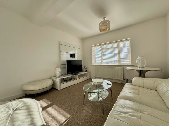 2 Bedroom Apartment To Rent In Pier Street, Lee-on-the-Solent, PO13