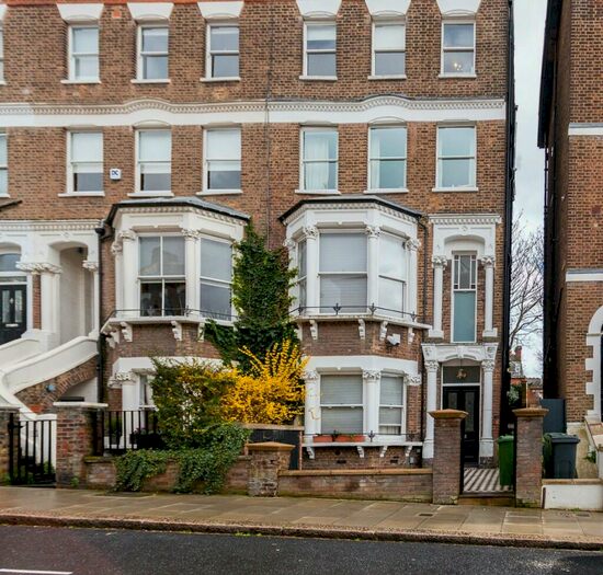 3 Bedroom Flat To Rent In South Hill Park, London, NW3