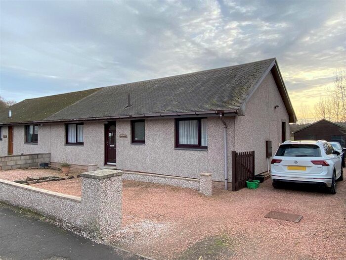 3 Bedroom Semi-Detached Bungalow For Sale In Burnbank, Spittalfield, Perth PH1