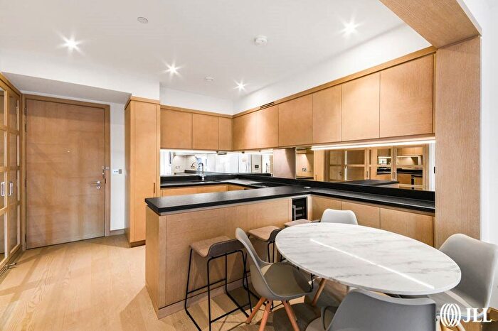 2 Bedroom Flat To Rent In Viaduct Gardens, London, SW11