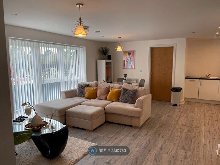 2 Bedroom Flat To Rent In Heather Apartments, Luton, LU1