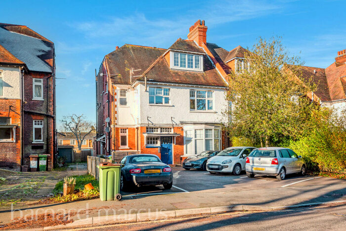 Apartment To Rent In Albion Road, Sutton, SM2