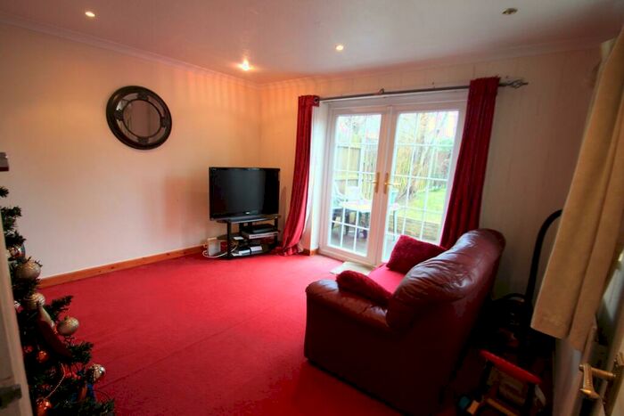 2 Bedroom House To Rent In Buzzard Road, Luton, LU4