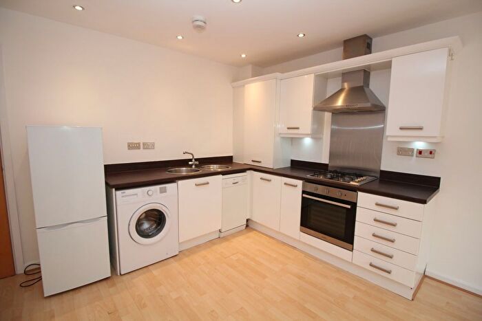 2 Bedroom Flat To Rent In Ellerman Road, City Centre, L3