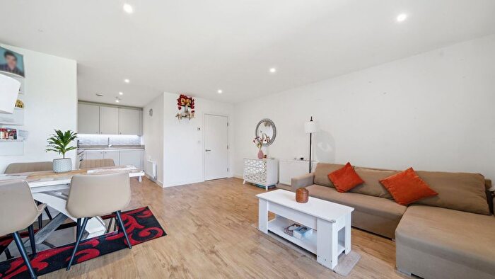 2 Bedroom Flat For Sale In Ashford, Ashford, TW15