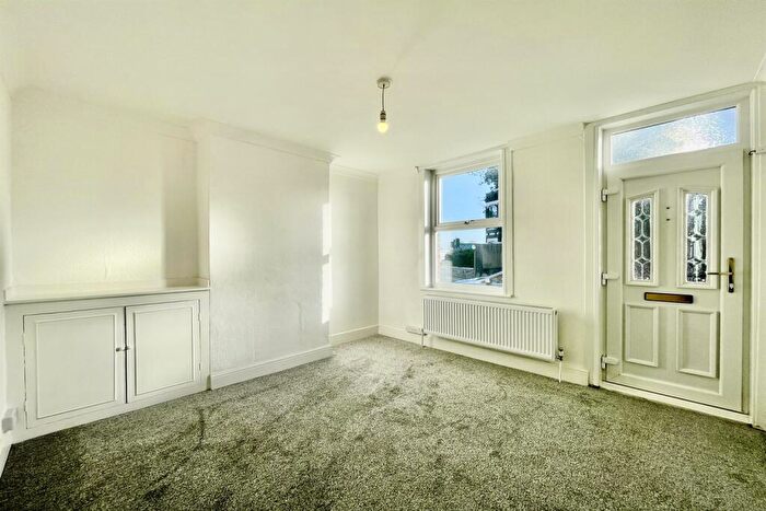 2 Bedroom House To Rent In Bourne Road, CO2