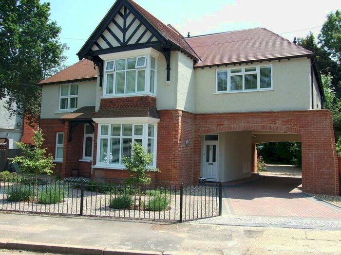3 Bedroom Maisonette To Rent In Tower Court, Tower Road, Tadworth, KT20