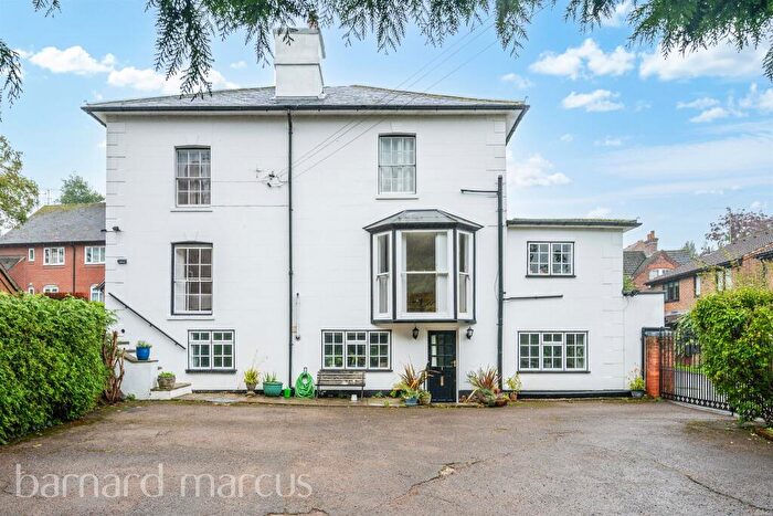 2 Bedroom Flat For Sale In Archway Place, Dorking, RH4