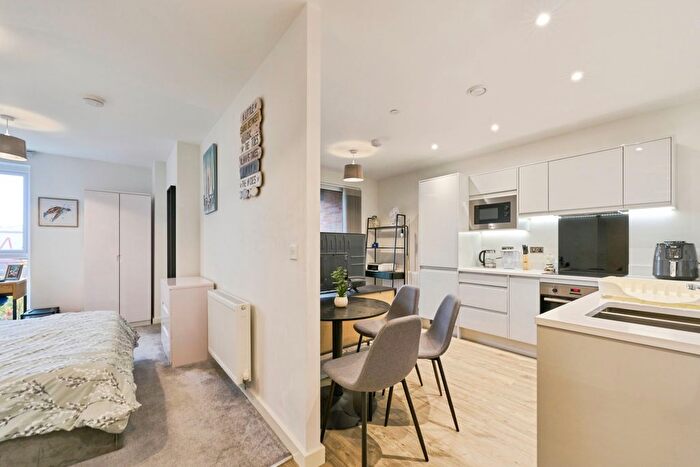 Studio For Sale In Pump Lane, Hayes, UB3