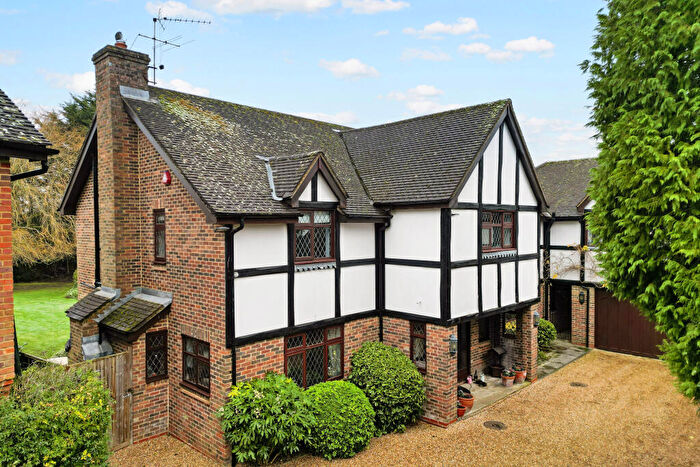 7 Bedroom Detached House For Sale In Hamlyn Close, Edgware, HA8